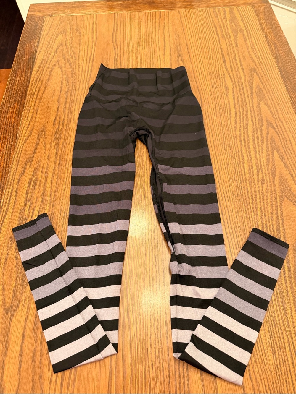 K-DEER Black and Grey Striped Leggings
